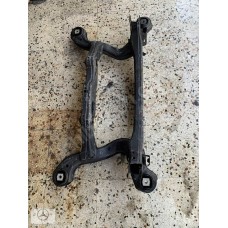 BAŞKAN TİC.MERCEDES A2463504301 CLA A B GLA ARKA DİNGİL TRAVERS TAŞIYICI 2463504301